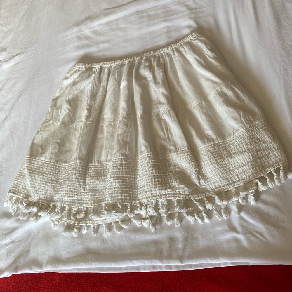 The Great elegant White Skirt with Tassel Hem size 0